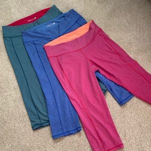 Old Navy | 3 Pair Active Mid-Rise Cropped Leggings